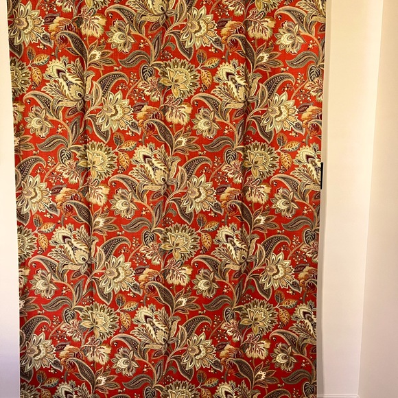 Country Curtains Drapery and Pillow Shams - Picture 2 of 11